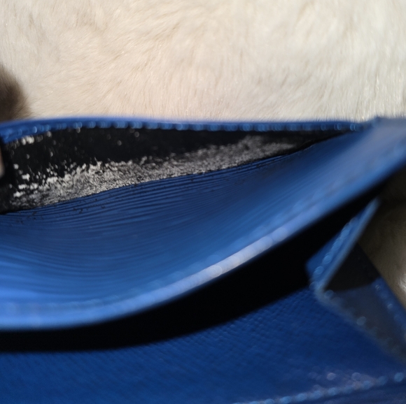 LOUIS VUITTON Epi Porte Monnaie Credit Wallet - Picture 7 of 11